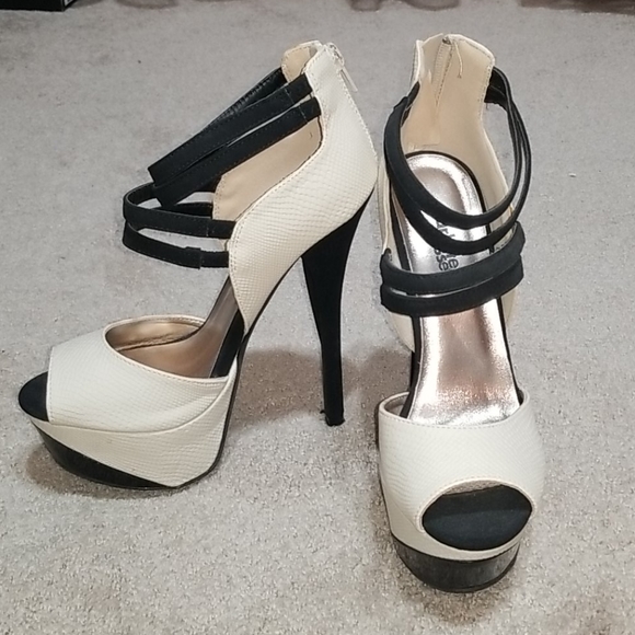 Charlotte Ruse Heels - Picture 2 of 7